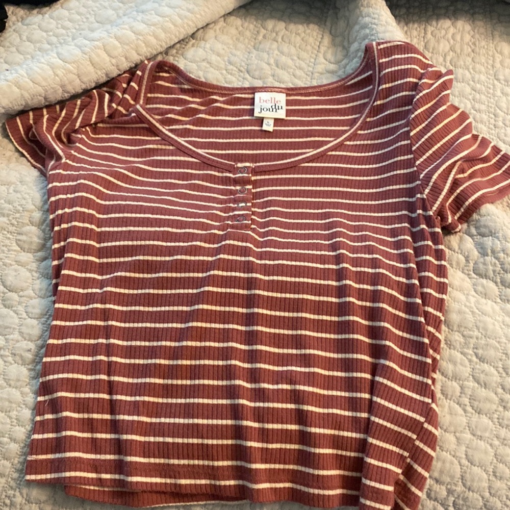 It’s a cute crop top that is belle du jour. it’s white a like a pink color.
